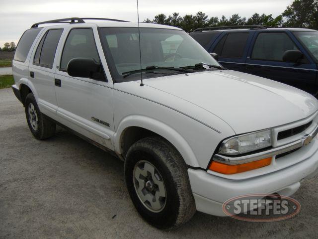 2002 Chevrolet Blazer LS_1.jpg